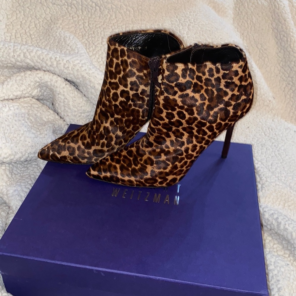BRAND NEW! Size 7 leopard print booties with heel
